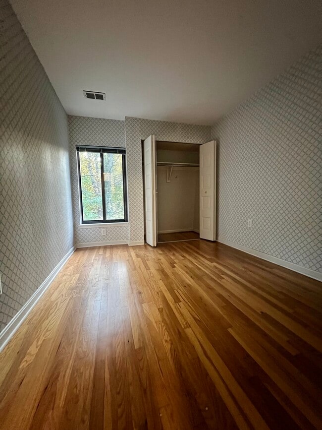 Building Photo - 7952 Inverness Ridge Rd