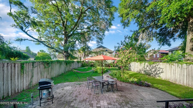 Building Photo - 128 E 9th St