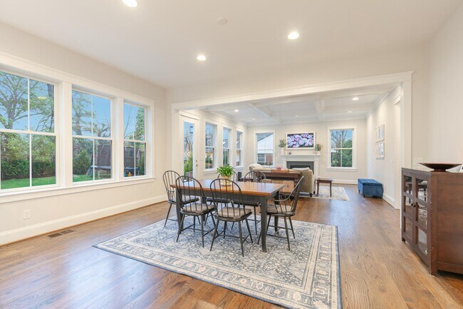 Building Photo - 7018 Statendam Ct