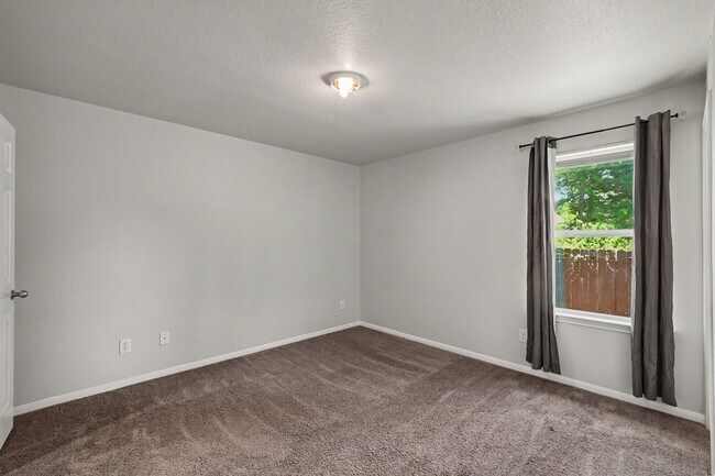 Building Photo - 16701 E Hammon