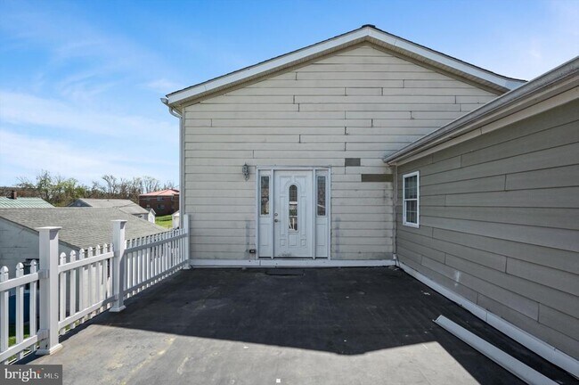 Building Photo - 540 Monticello St
