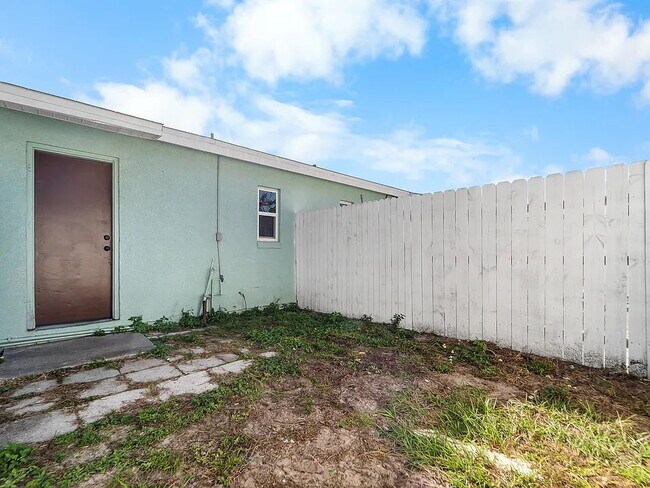 Building Photo - Move-In Special - Updated 2BR w/Washer/Dryer + $0 Deposit