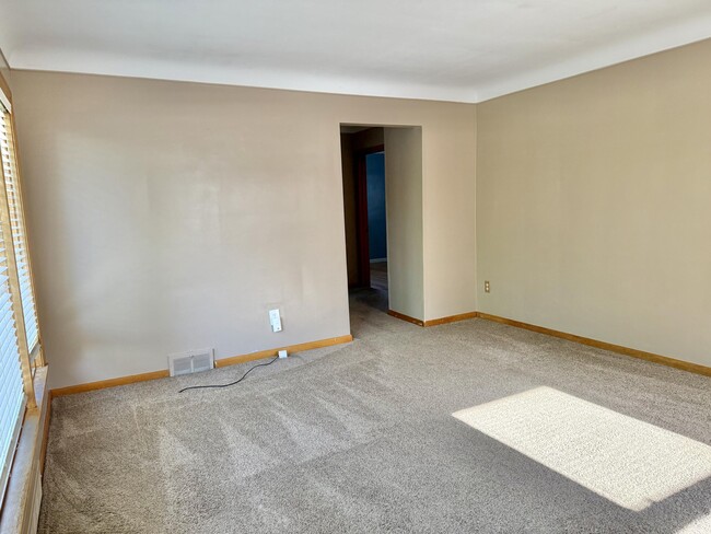 Building Photo - 17104 Englewood Ave