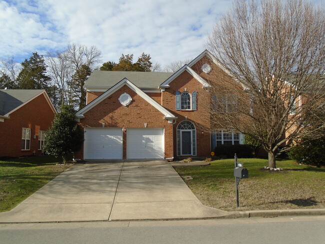 Primary Photo - 4 bed, 2.5 bath w/ 2 car garage close to p...