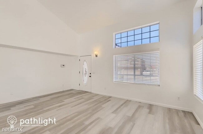 Building Photo - 4 br, 2.5 bath House - 15553 W Ventura St ...