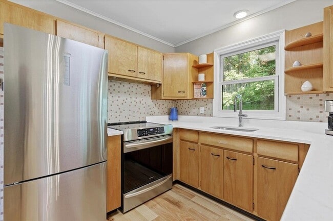 Building Photo - 275 Hillvale Rd