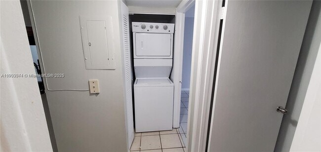 Building Photo - 15609 SW 73rd Cir Terrace