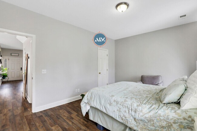 Building Photo - Stunning 3-Bedroom Home in University Park – Move-In Ready!