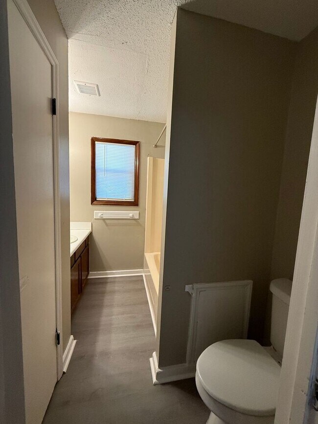 Building Photo - One bedroom, 1 bath condo in Durham