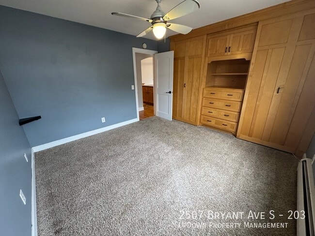 Building Photo - 2507 Bryant Ave S