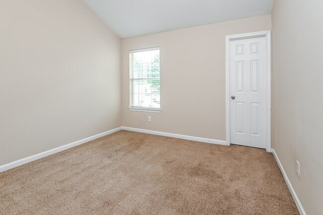 Building Photo - 347 Hidden Creek Ln