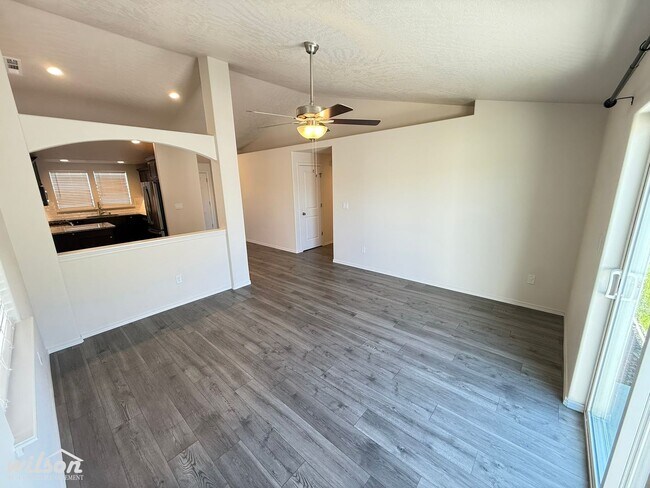 Building Photo - 3BD/2BA - Stunning Modern Home in Desirabl...