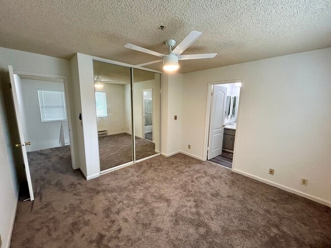 Building Photo - Redwood Glen Townhouse!  Totally remodeled!