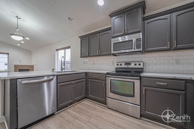 Building Photo - 10402 NE 67th Ave