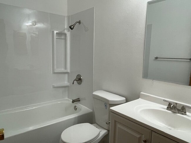 Building Photo - Beautifully Updated 3-Bedroom Home with Of...