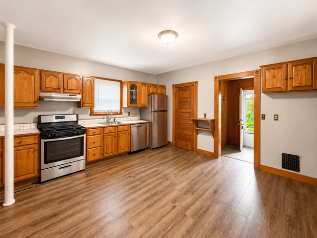 Building Photo - Classic Charm Meets Modern Updates in This Spacious Home ?