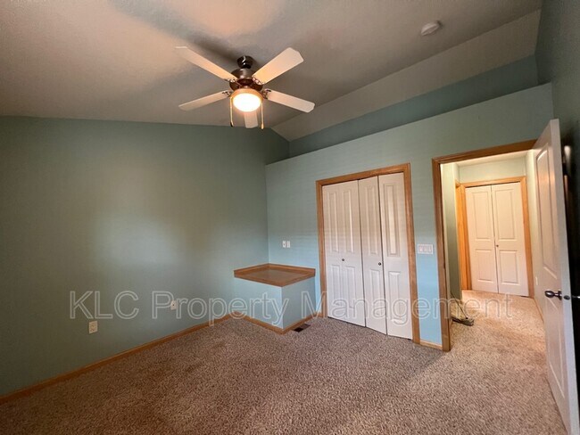 Building Photo - 5558 Kenton Ln