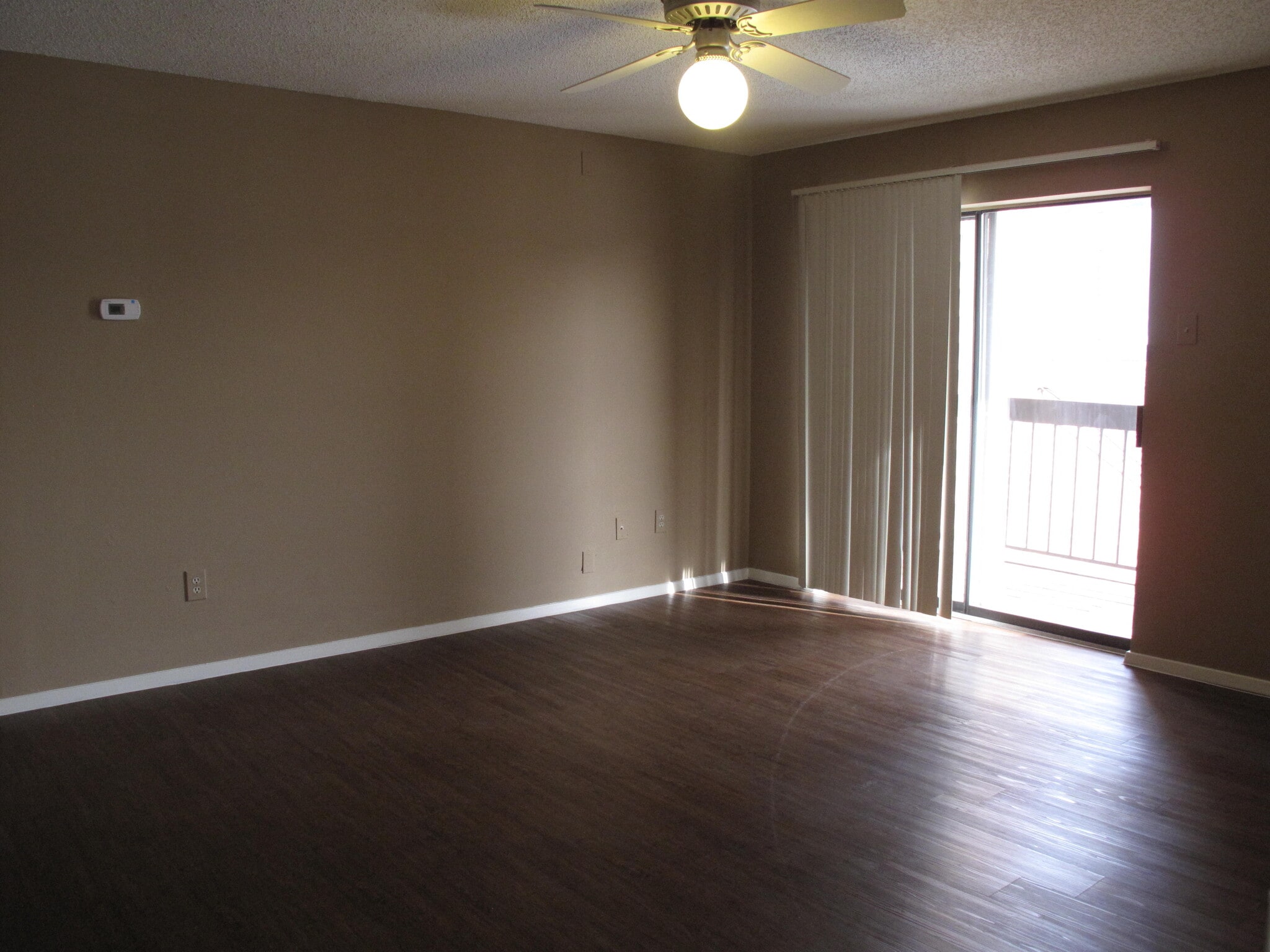 Living room/Balcony - 218 N Texas Blvd