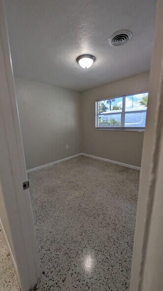 Building Photo - 64 Knollwood Dr