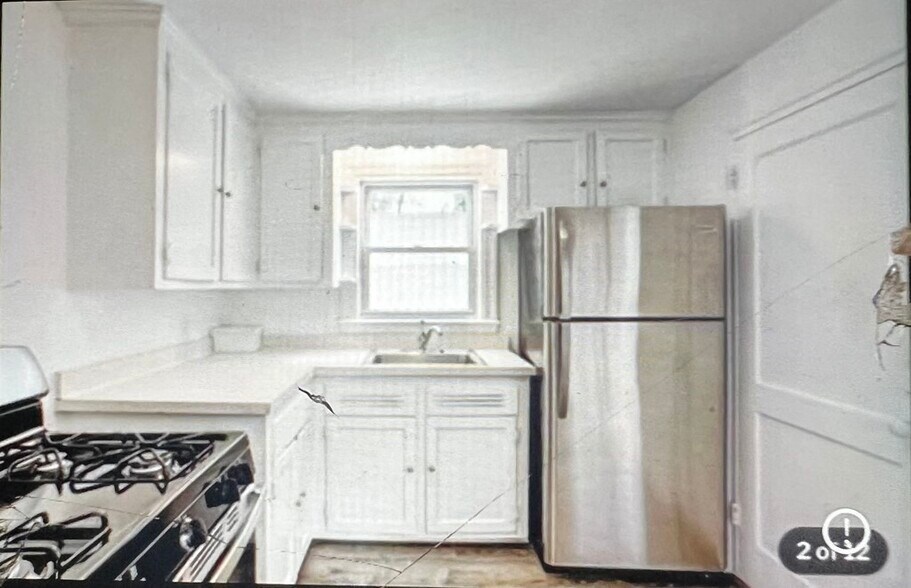 Primary Photo - 30 Bateman St