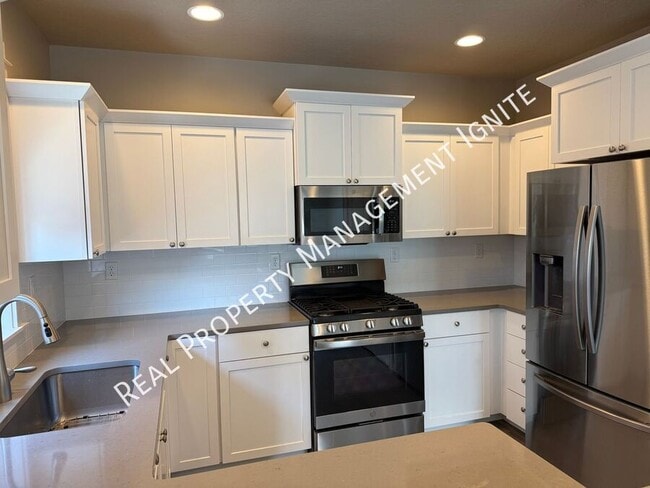 Building Photo - 2569 NW Spruce Pl