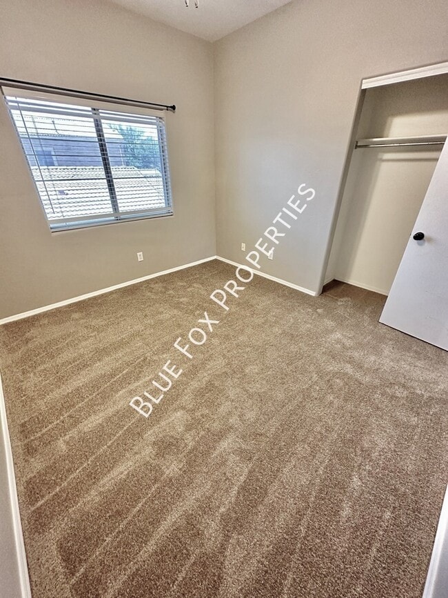 Building Photo - 250 E Calle Puente Azul