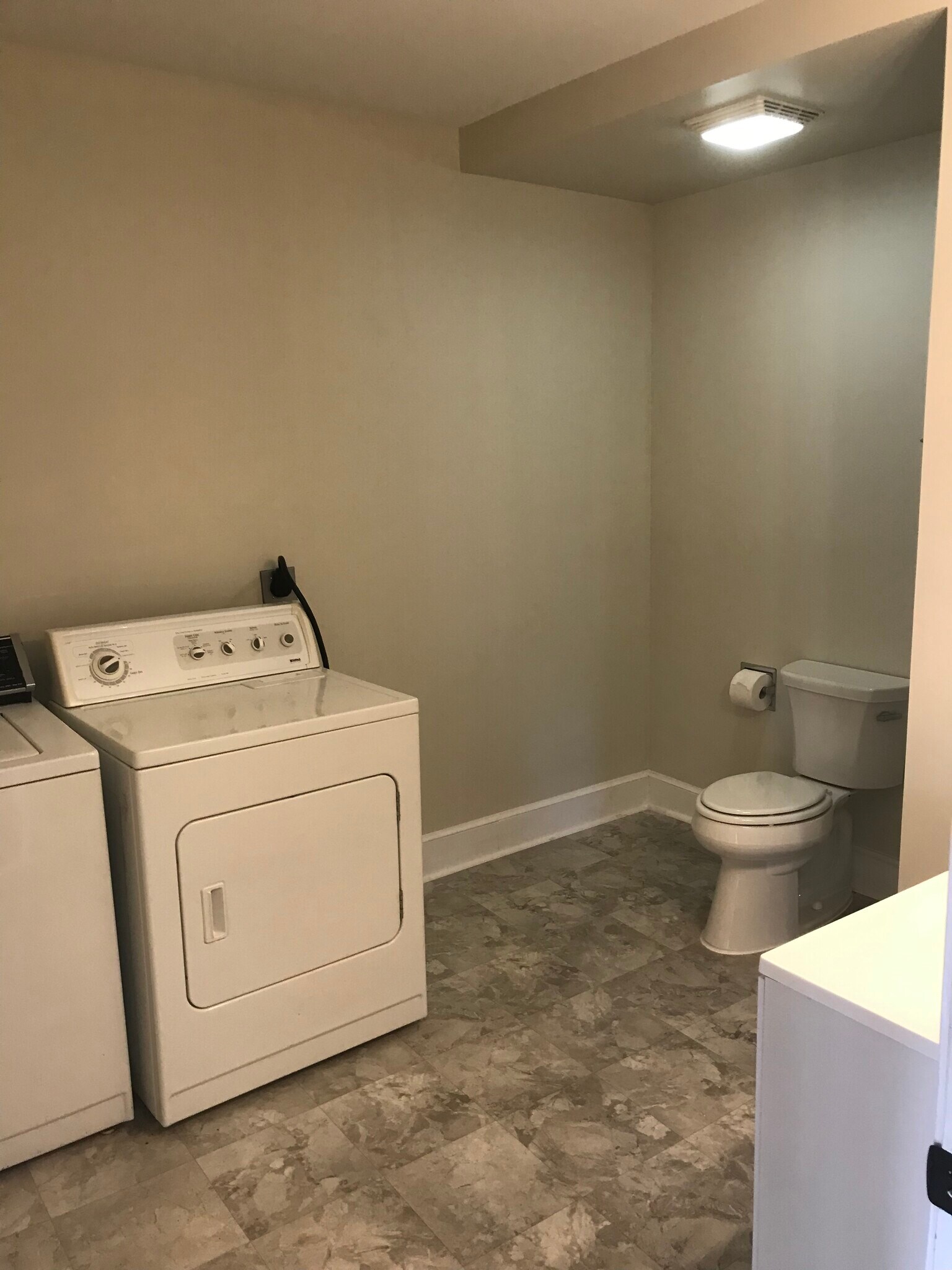 Building Photo - 291 E Allen St