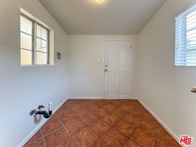 Building Photo - 4459 W 136th St