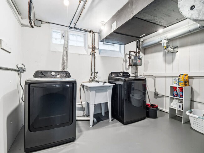 Building Photo - 3746 Northwood Rd