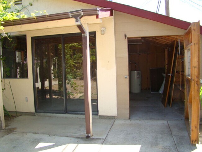 Building Photo - 14976 Ridgetop Dr