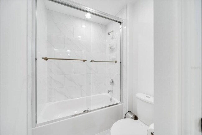 Building Photo - Stunning Fully Furnished 4 Bed Home with Resort-Style Community Amenities