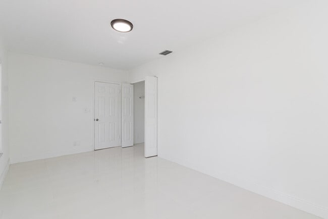 Building Photo - 2810 NE 60th St