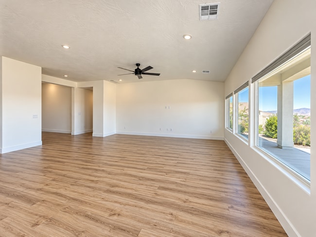 Building Photo - Unobstructed views of Pine Mountain on corner lot.