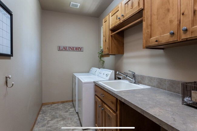 Building Photo - $4,500 - 4 Bed / 3 Bath Stunning Single Family Home in South Hill