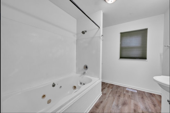 Building Photo - 1725 Mims St SW