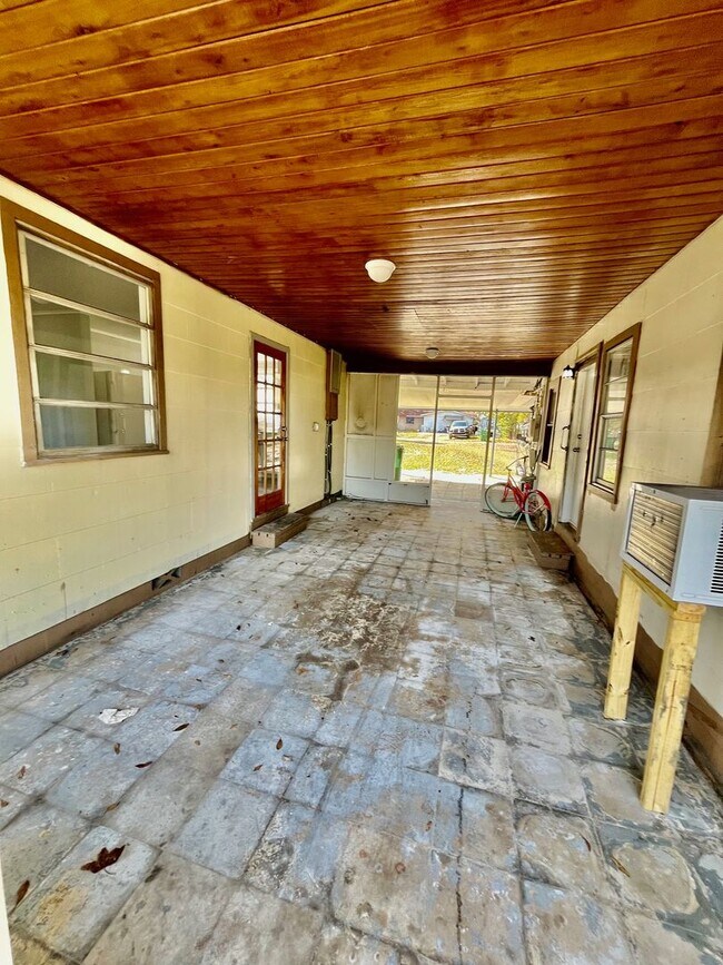 Building Photo - Cute 2BR/1BA Zephyrhills Duplex NO APPLICATION FEE!