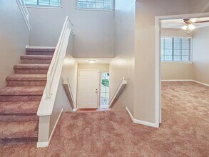 Building Photo - Charming 2BR/2BA Townhouse-Style Condo Nea...