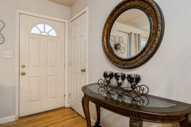 Building Photo - 42 Warren St