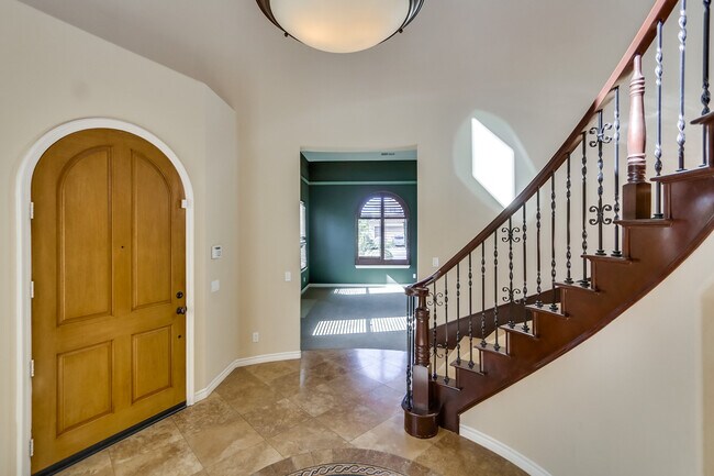 Building Photo - Beautiful 4 bedroom, 4.5 bathroom Home in the Varadero Community