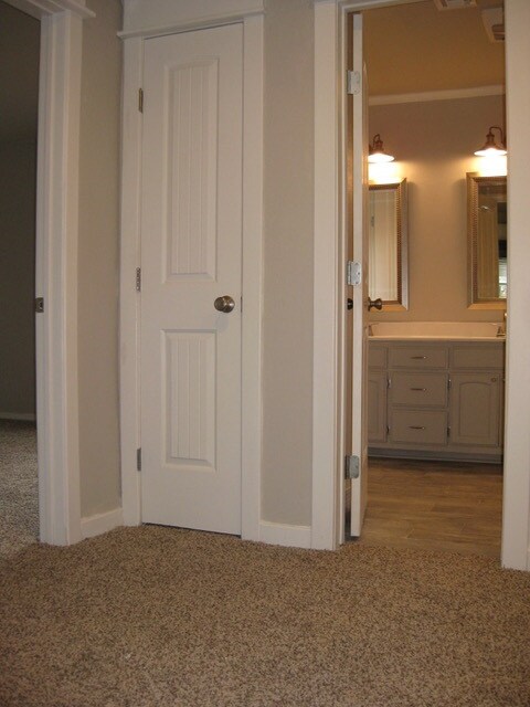 Building Photo - 9224 S Hudson Ave