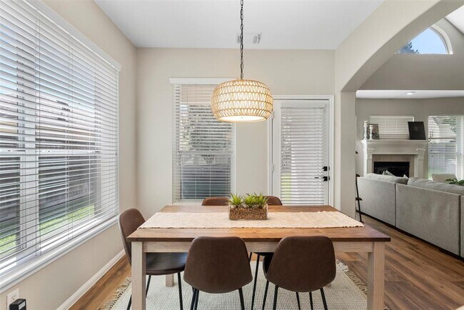 Building Photo - 1318 Wealden Forest Dr