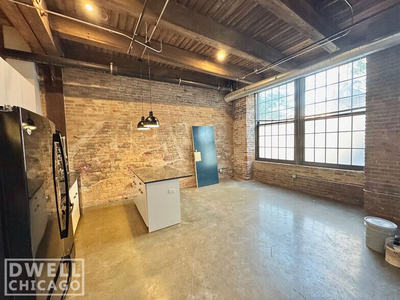 Building Photo - 1515 W 15th St