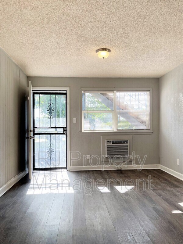 Building Photo - 1435 Court Ave