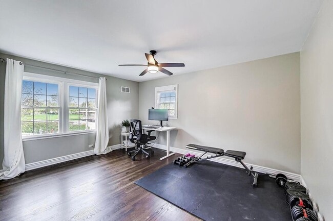 Building Photo - 511 S Dwyer Ave