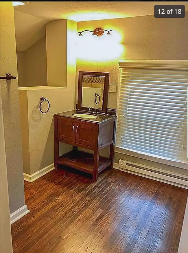 Building Photo - 3 Bed 2 Bath ready to rent!