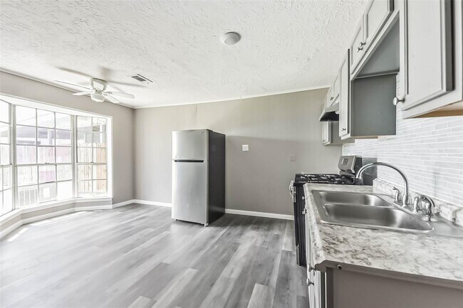 Building Photo - 14249 Brownsville St