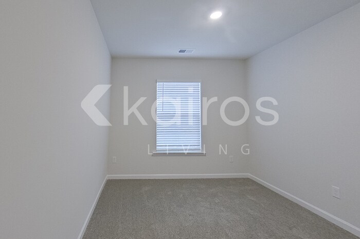 Building Photo - 2201 Banyon Cir
