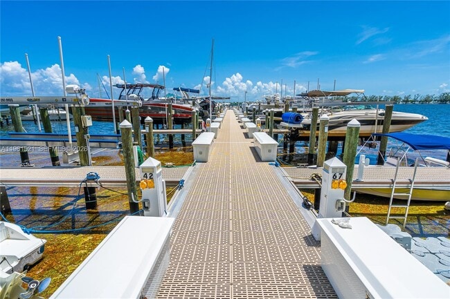 Building Photo - 1925 Brickell Ave
