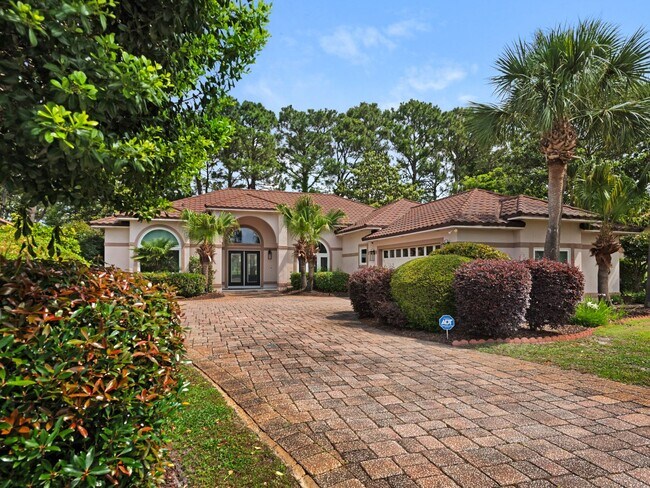 Building Photo - Stunning Furnished 3-Bedroom Golf Course H...