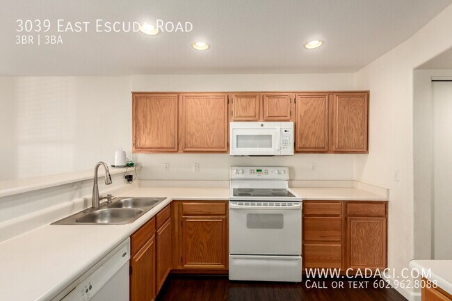 Building Photo - 3039 E Escuda Rd